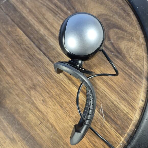 Logitech 1:3 Megapixel External USB Webcam - Picture 7 of 10